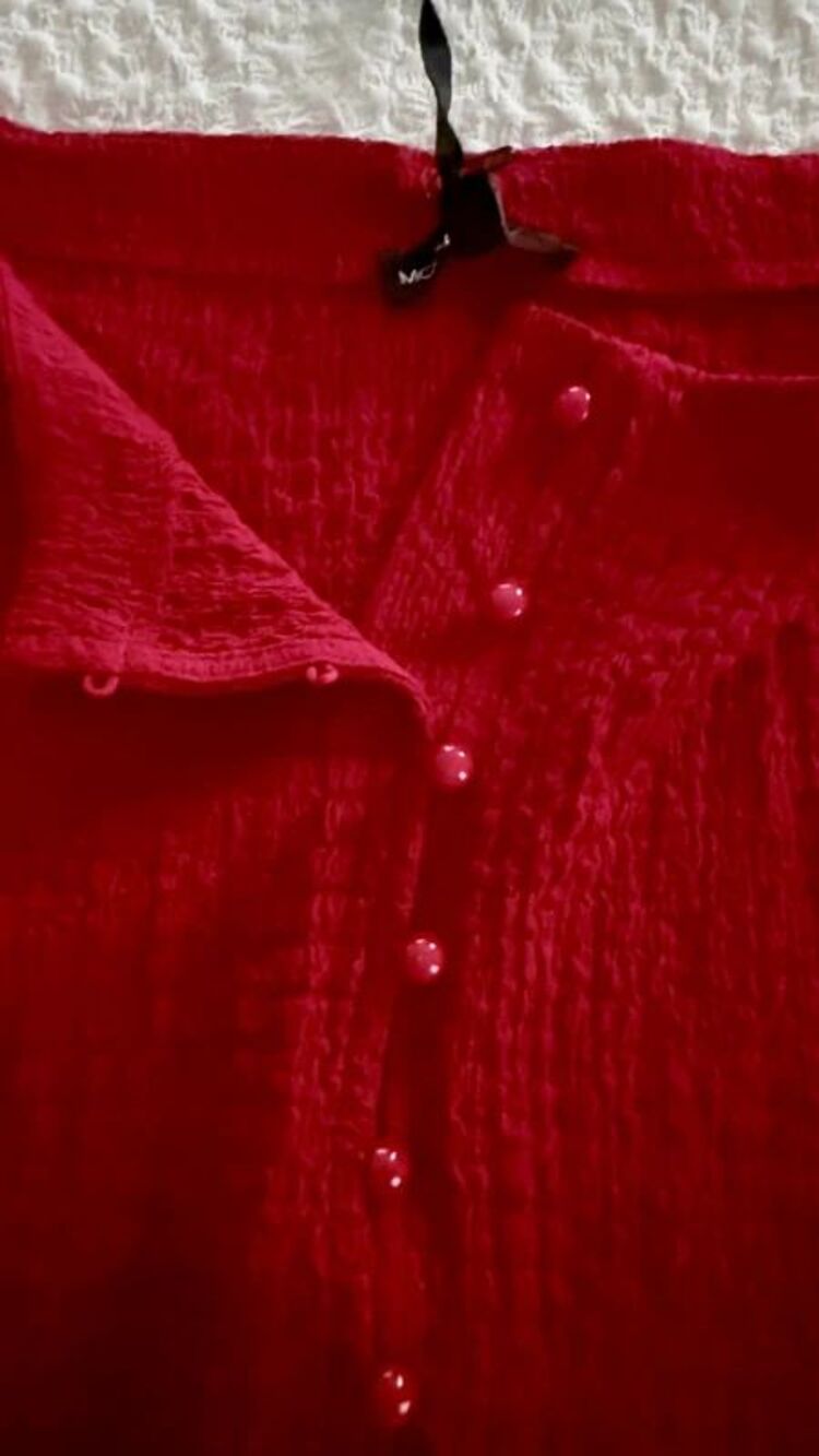 Modern Works Raspberry Red Crinkle Button Front Sleeveless Top Size S - Picture 5 of 10